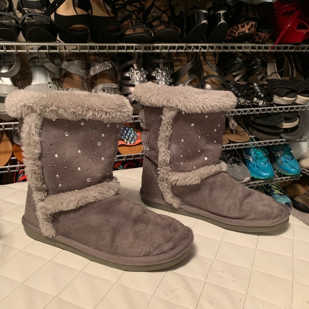 Girls grey fuzzy rhinestone Justice boots size 6